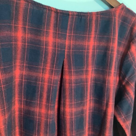 🍁 Susan Betro Plaid Bell Sleeve Blouse – Women’s 1X – Red/Blue Fall Vibes - Picture 10 of 12